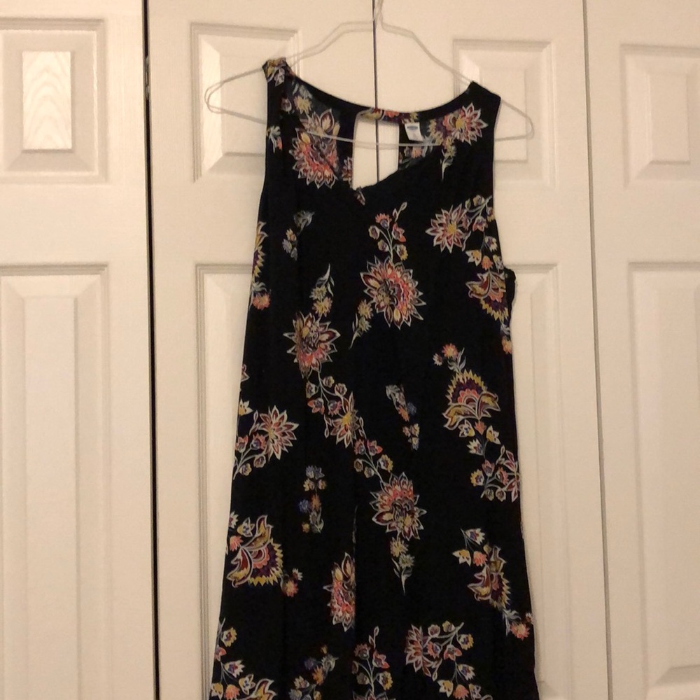 New sleeveless old navy floral dress. Worn once.